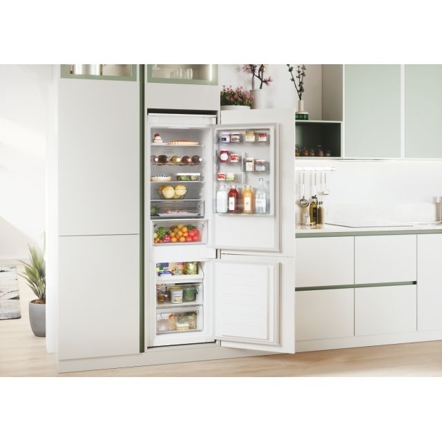 Candy CBT5518EW Εντοιχιζόμενος Ψυγειοκαταψύκτης